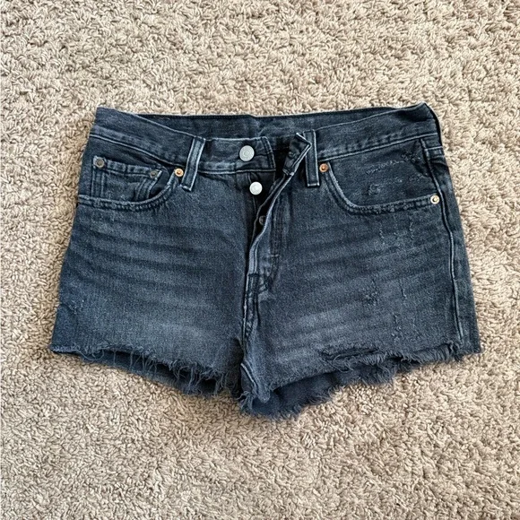 Levi’s Black Denim Shorts - Picture 1 of 3